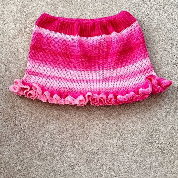 Dresses & Skirts - SALE $15 Pink Ruffled Knit Skirt